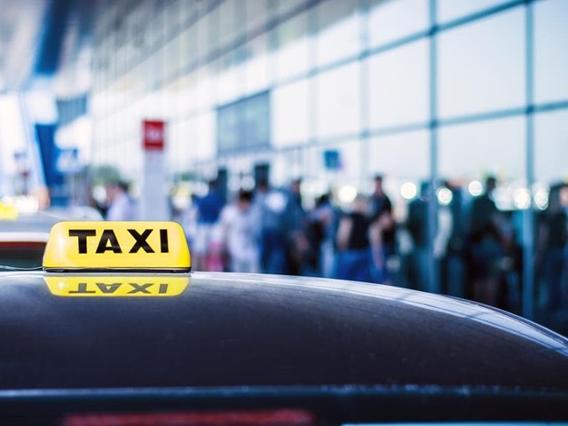 Descubre nuestra flota: Taxis de 4, 7 y 9 plazas para todo tipo de viajes