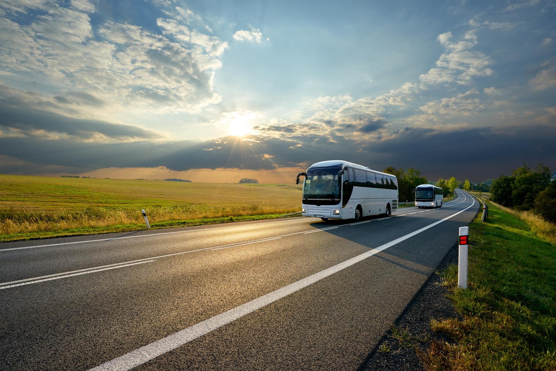  Viaje cómodamente con el alquiler de autobuses en Santiago